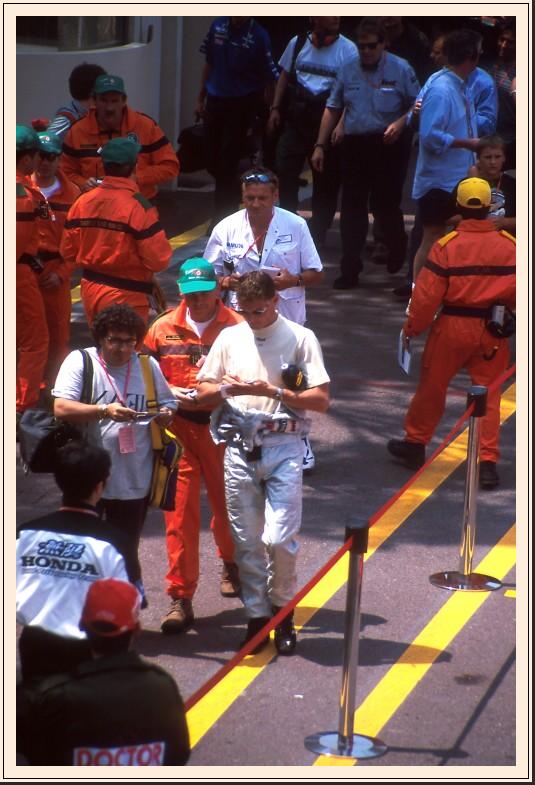 Mon00-02-p02-Coulthard.jpg