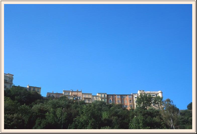 Mon00-town-01.jpg